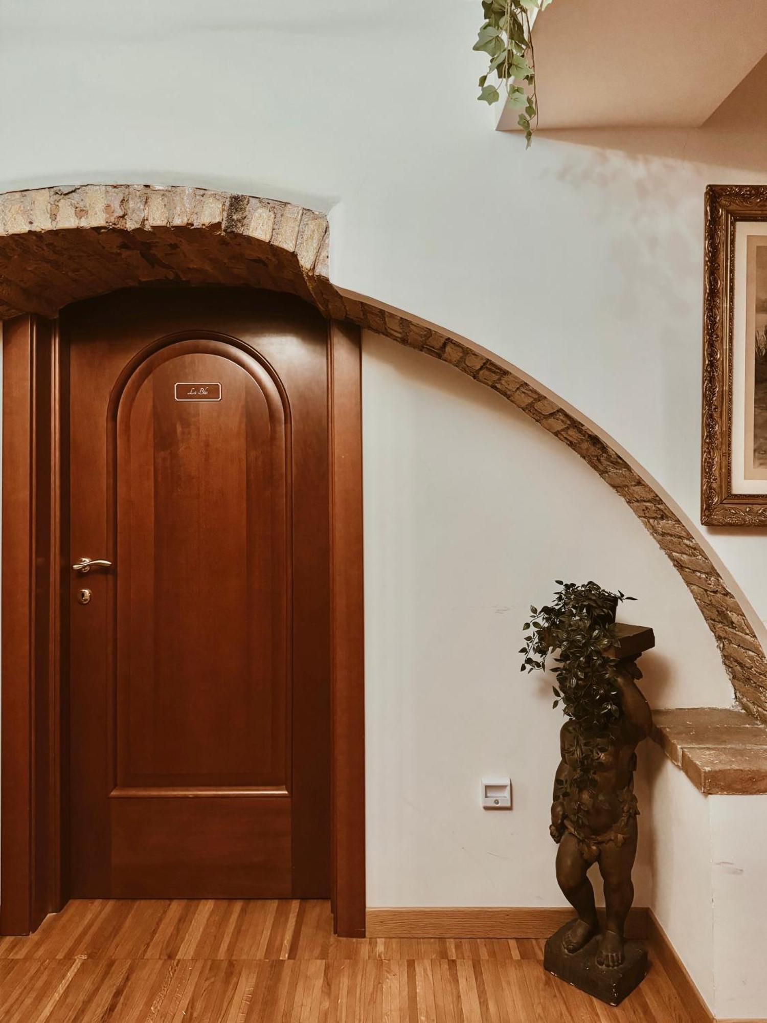 Residenza Tritone Luxury Guest House Trevi Fountain Rome Exterior photo