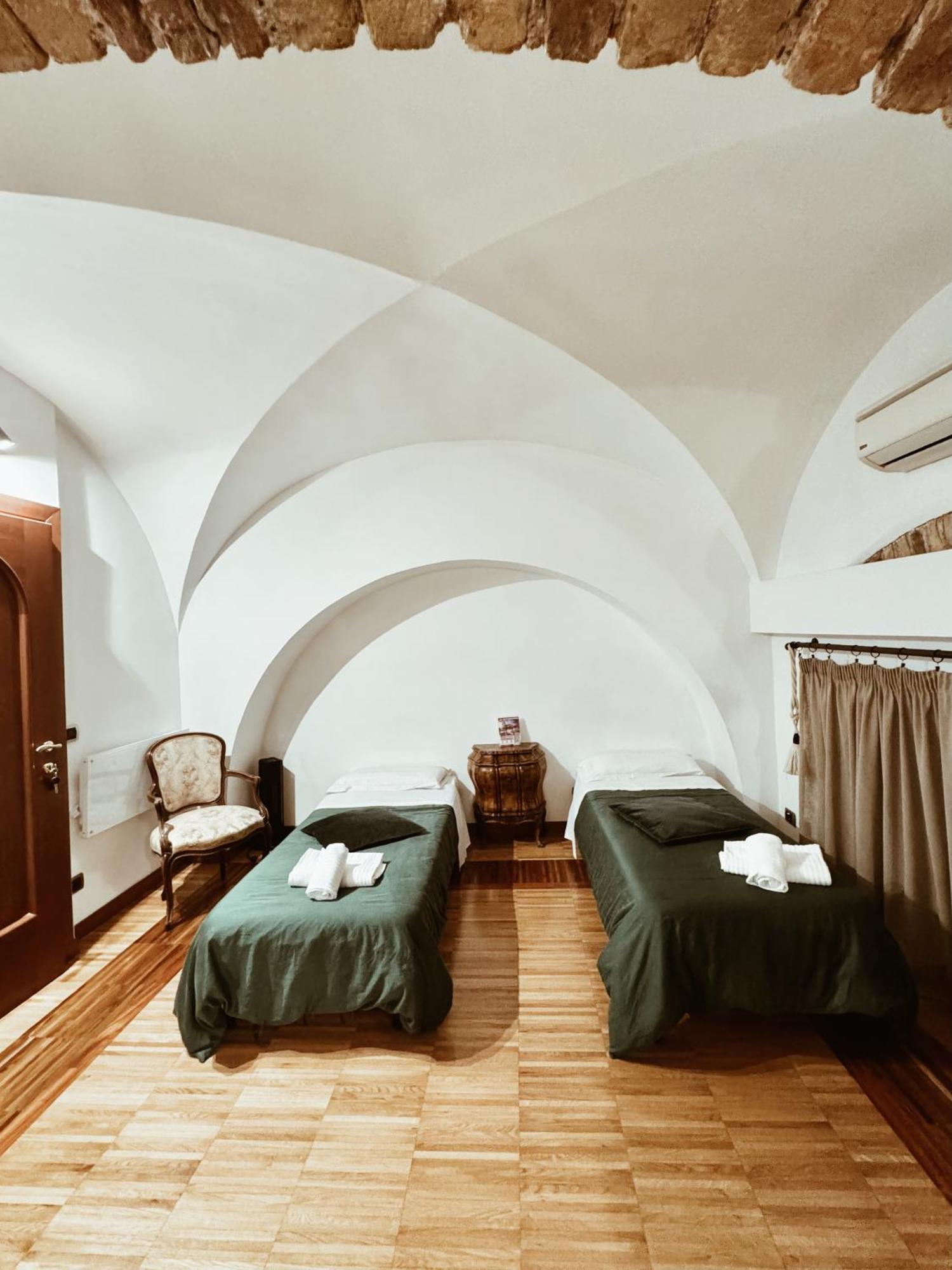 Residenza Tritone Luxury Guest House Trevi Fountain Rome Exterior photo